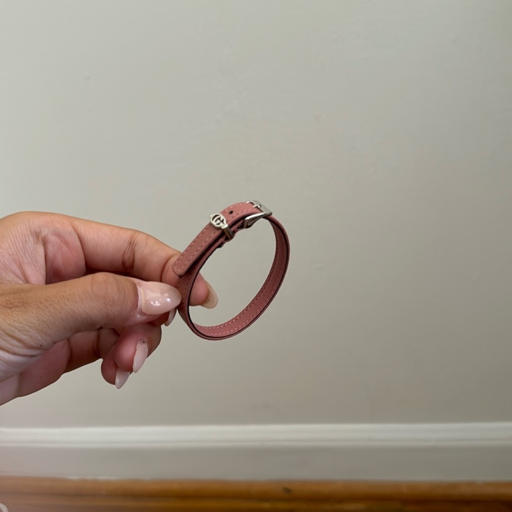 gucci pink leather cuff bracelet with silver hardware